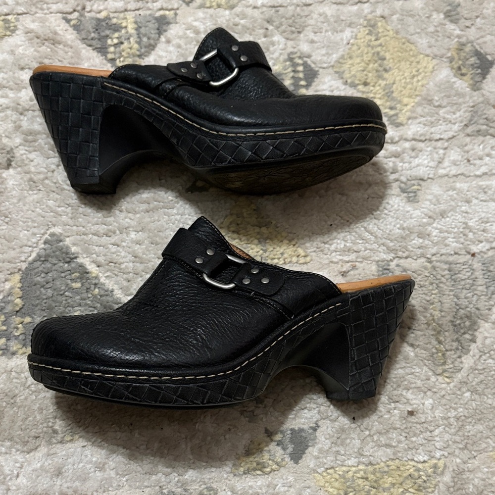 Soffe Black Textured Women's Mules